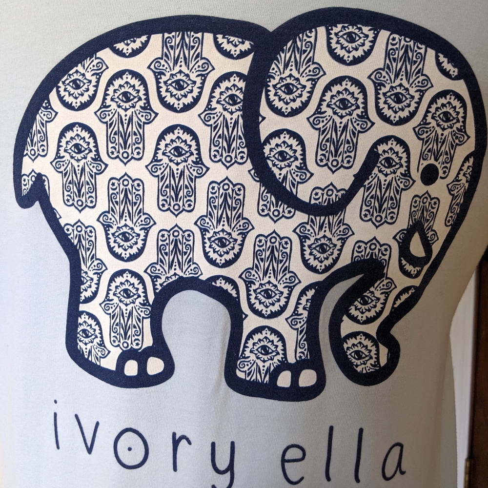 Ivory Ella Light Blue with Hamsa Hand Shirt Sz M